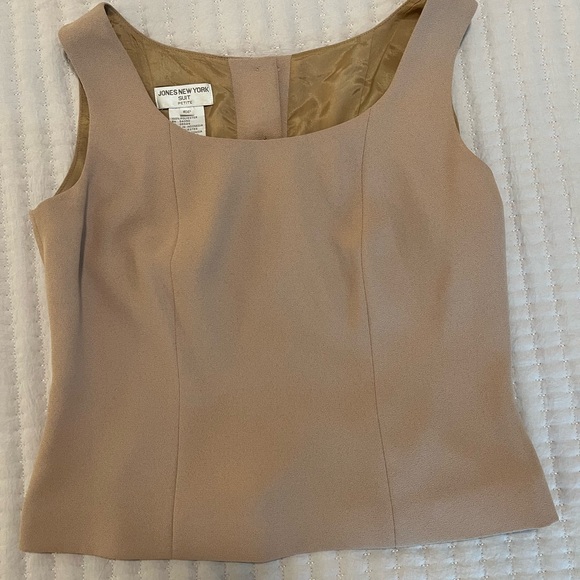 Beautiful brand new suit - Picture 4 of 7